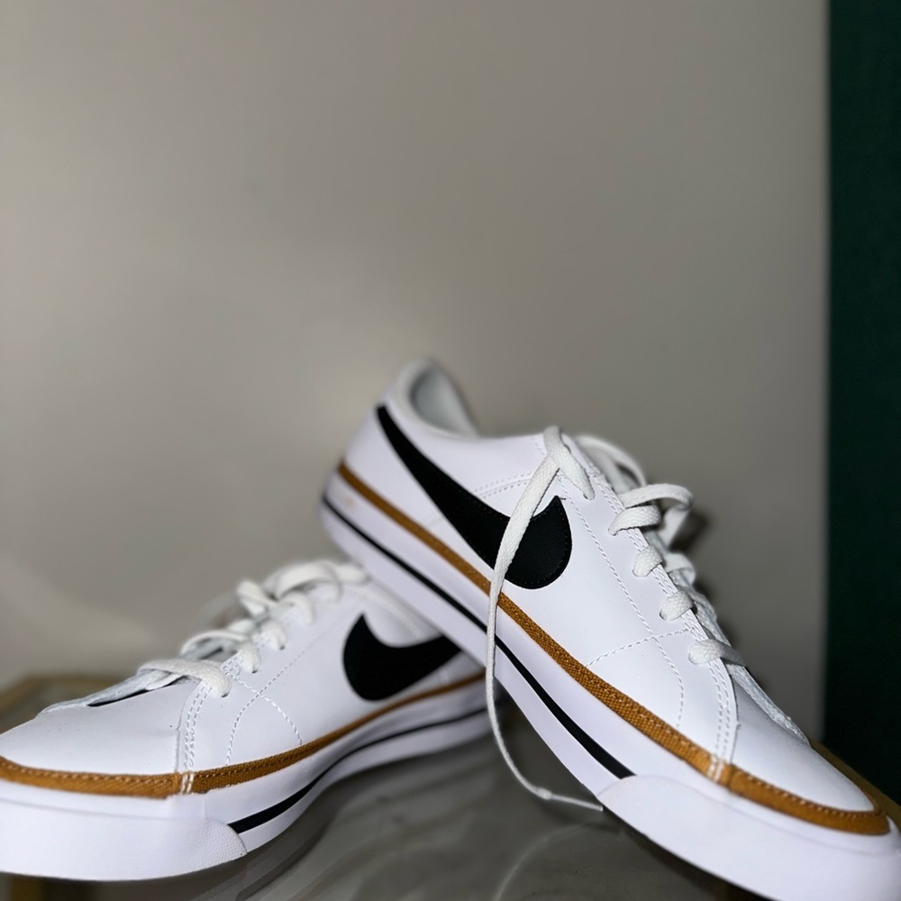 Nike court legacy